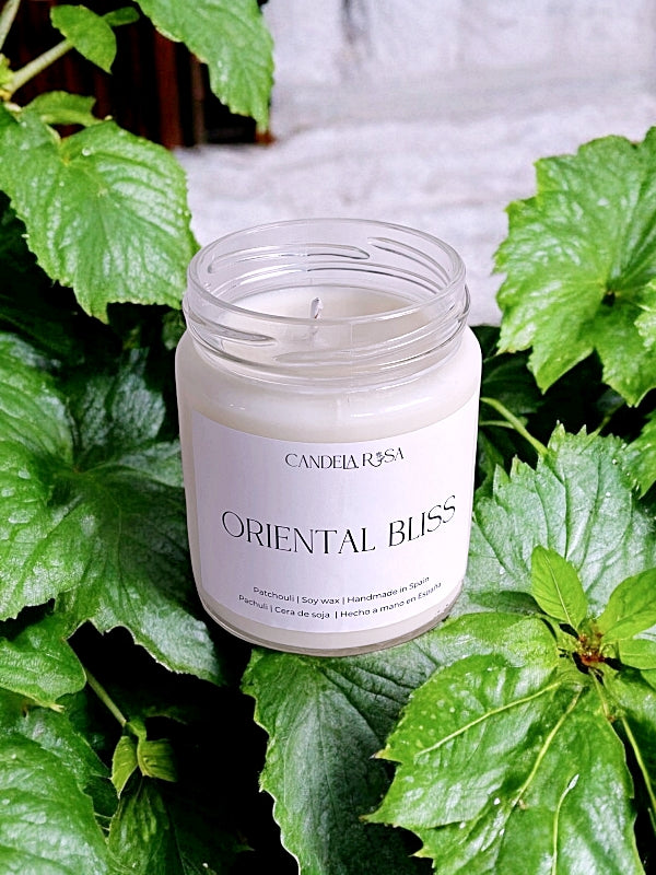 oriental bliss, vela pachuli, vela aromática premium en tarro vidrio con tapa candela rosa velas de lujo velas aromáticas lujosas luxury artisan candle soy wax velas veganas velas perfumadas tienda de velas vela que huele bien españa